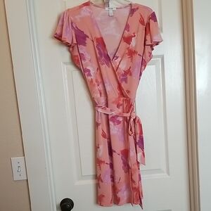 Feminine Wrap-Style dress with matching sash, draped cap sleeves, Size Small
